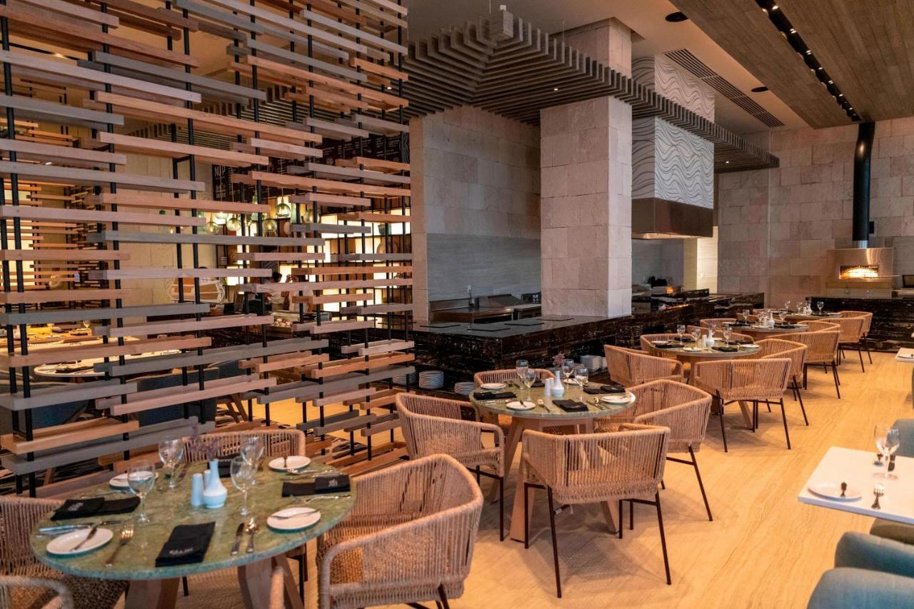 Renaissance Cancun Resort & Marina Exterior foto Restaurant interior