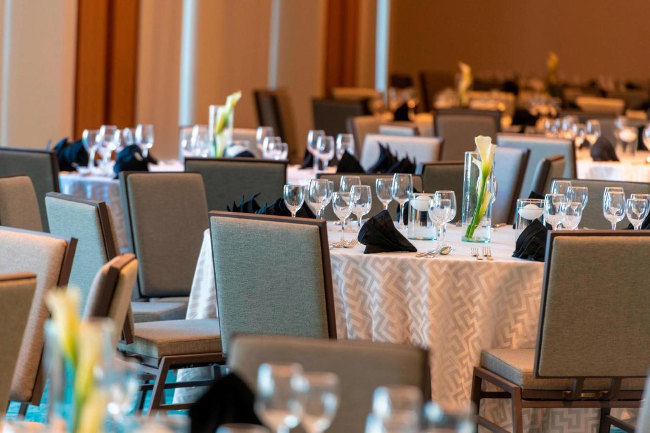 Renaissance Cancun Resort & Marina Exterior foto The ballroom at the 2015 World Bank/IMF Annual Meetings