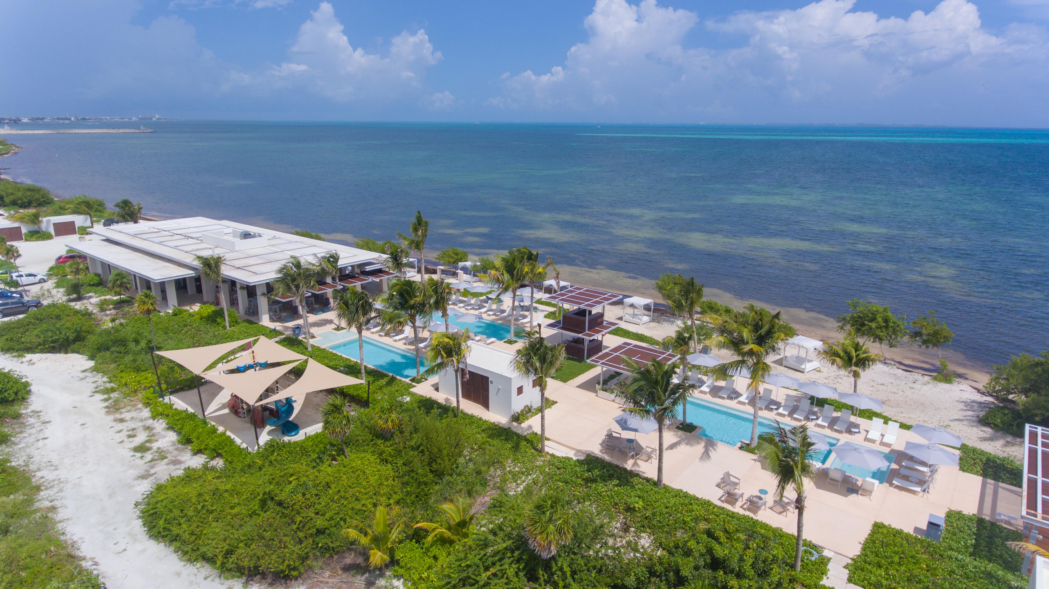 Renaissance Cancun Resort & Marina Exterior foto Aerial view of the hotel